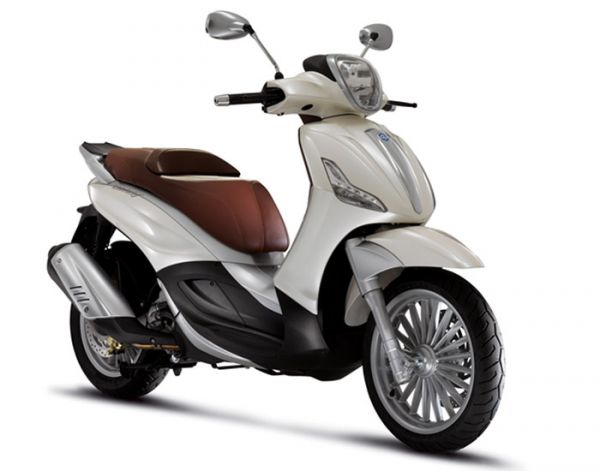Piaggio Beverly 300i ''DRIVER LICENCE CATEGORY A2'' ''MINIMUM AGE 30 YEARS OLD'' 